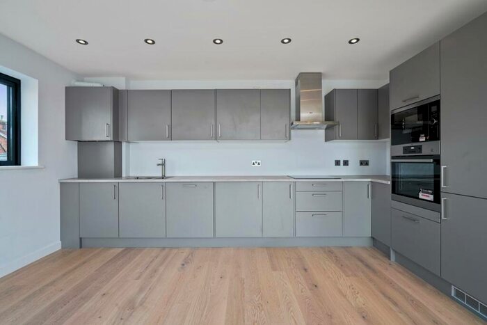 2 Bedroom Flat To Rent In Alexandra Road, KT17