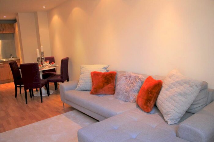 1 Bedroom Apartment To Rent In City Road, Islington, London, EC1V