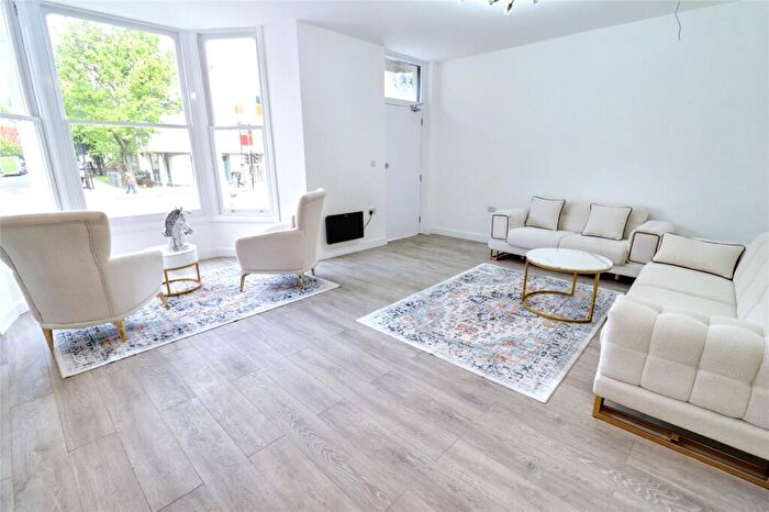 2 Bedroom Apartment To Rent In Holloway Road, Islington, London, N7