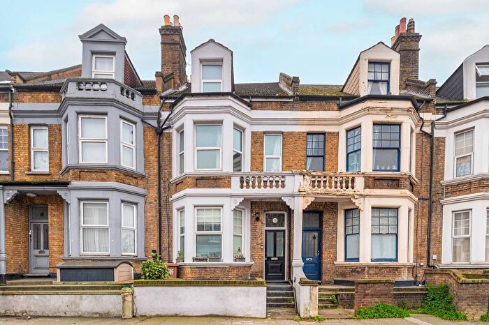 3 Bedroom Flat For Sale In Lee High Road, Blackheath, London, SE13