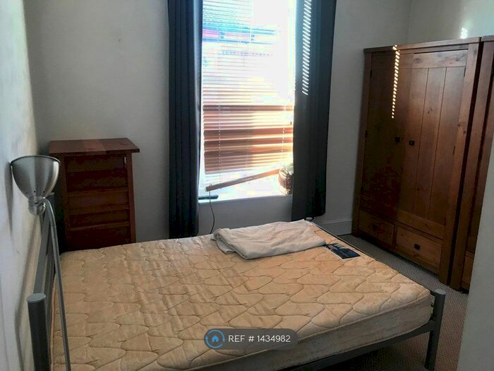 2 Bedroom Terraced House To Rent In Thorn Grove, Manchester, M14