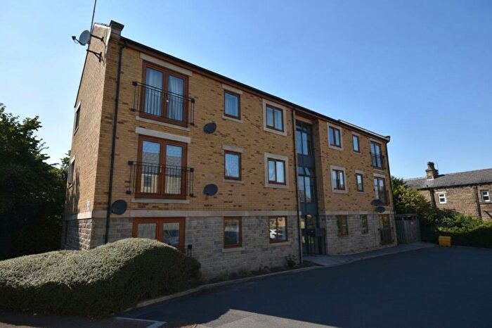 2 Bedroom Apartment For Sale In Greenlea Court, Huddersfield, HD5