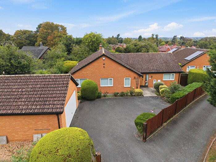 2 Bedroom Bungalow For Sale In Irchester Road, Rushden, NN10
