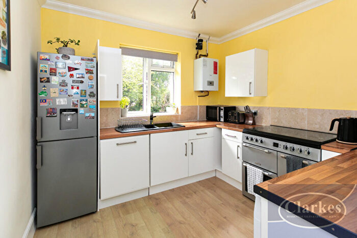 2 Bedroom Flat For Sale In Draycott Road, Bournemouth, BH10