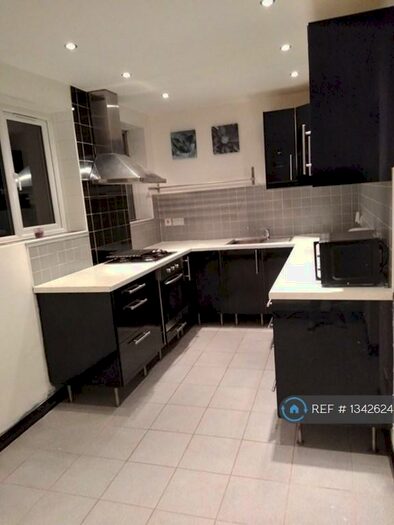 3 Bedroom Semi-Detached House To Rent In Thornton Street, Rotherham, S61