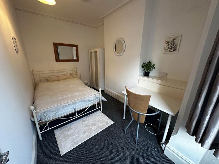 4 Bedroom House To Rent In Knighton Fields Road West, Leicester, LE2