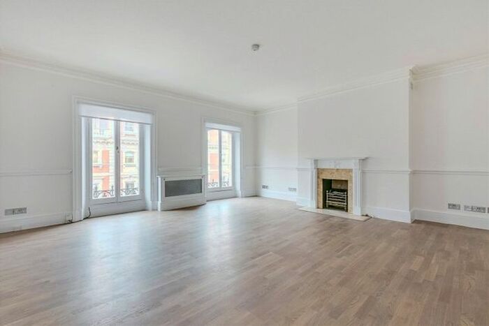 3 Bedroom Flat To Rent In Mandeville Place, South Marylebone, W1U