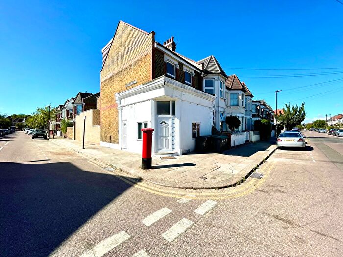 Studio To Rent In Downhills Park Road, London, N17