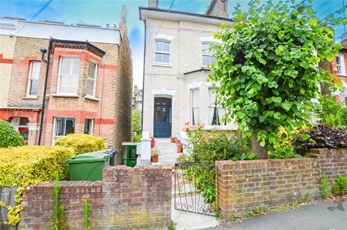 2 Bedroom Flat To Rent In Woodland Road, London, SE19
