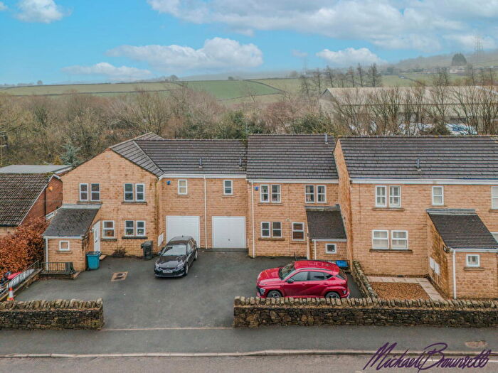 4 Bedroom Town House For Sale In Thornton Road, Thornton, Bradford, BD13