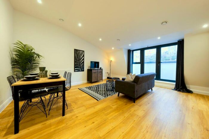 2 Bedroom Apartment To Rent In Hotwell Road, Bristol, BS8