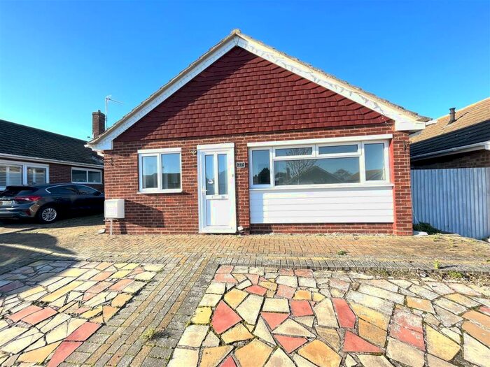2 Bedroom Detached Bungalow To Rent In Norfolk Avenue, Holland-On-Sea, CO15