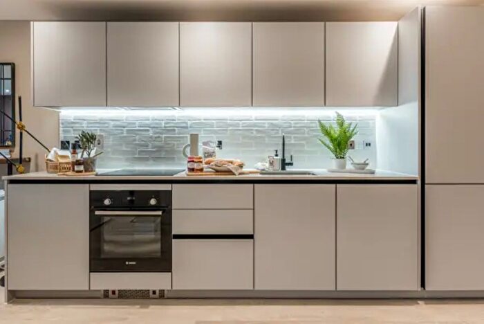 2 Bedroom Flat For Sale In Memorial Avenue, Slough, SL1