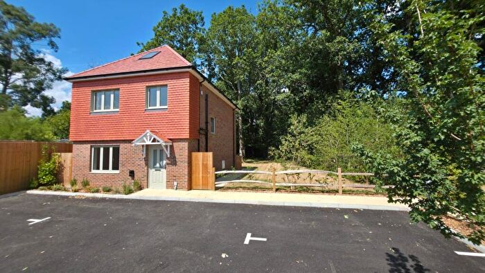 4 Bedroom Detached House For Sale In Weatherhill Road, Smallfield, Surrey, RH6