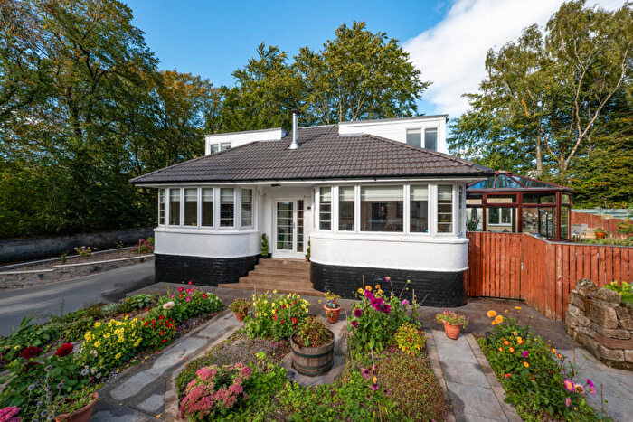 5 Bedroom Detached Bungalow For Sale In Field Road, Busby, G76