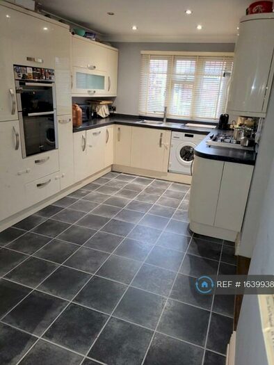 3 Bedroom Terraced House To Rent In Royal Walk, Wallington, SM6