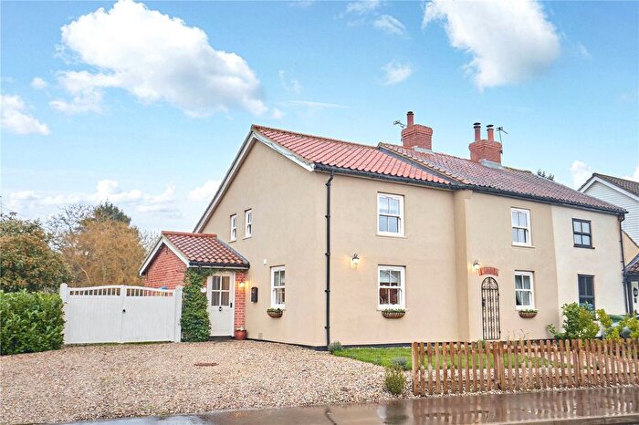 3 Bedroom Semi-Detached House For Sale In Dereham Road, Yaxham, Dereham, Norfolk, NR19
