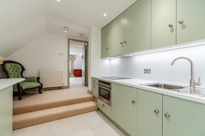 1 Bedroom Flat To Rent In Hedgerley Lane, Gerrards Cross, Buckinghamshire, SL9