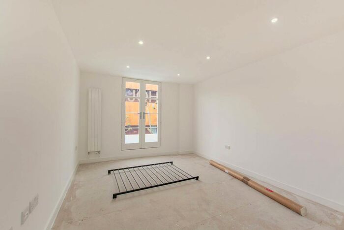 Studio To Rent In St Johns Hill, St John's Hill, London, SW11