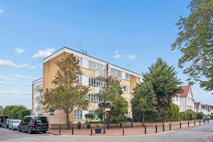 2 Bedroom Flat For Sale In Wellesley Court, Iver, SL0