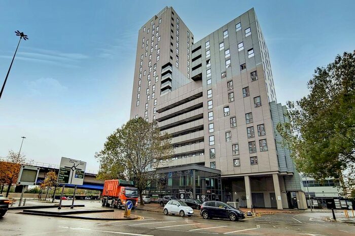 2 Bedroom Flat To Rent In Wharfside Point South, Docklands, London, E14