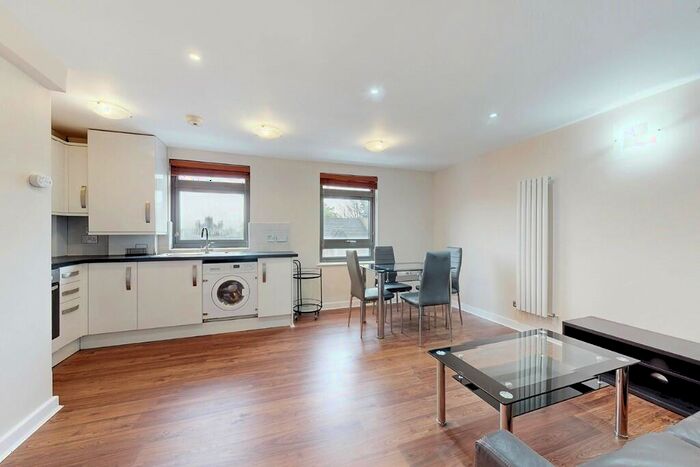 2 Bedroom Flat To Rent In Green Lane, Ilford, London, IG1