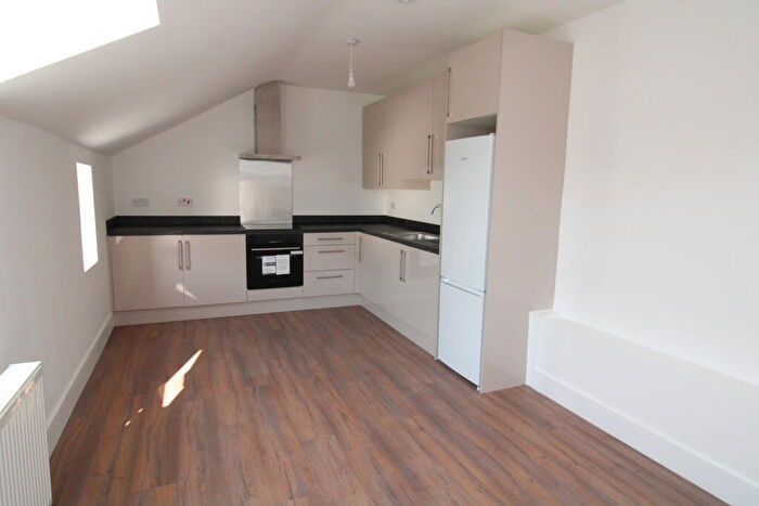 2 Bedroom Apartment To Rent In Flat, Cambridge Road, B13