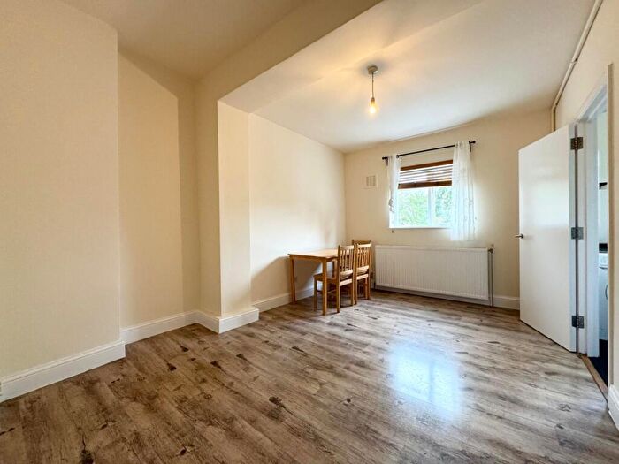 2 Bedroom Flat To Rent In Hanley Road, Finsbury Park, N4