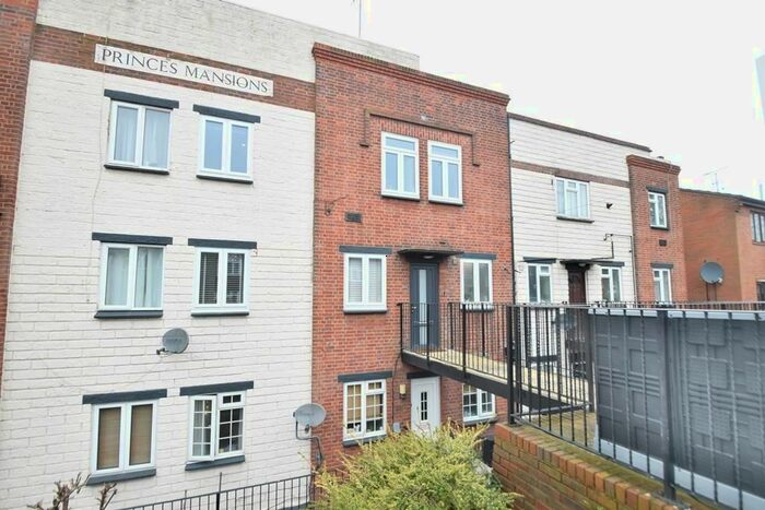 3 Bedroom Flat To Rent In Princes Mansions, Harefield Road, Uxbridge, UB8