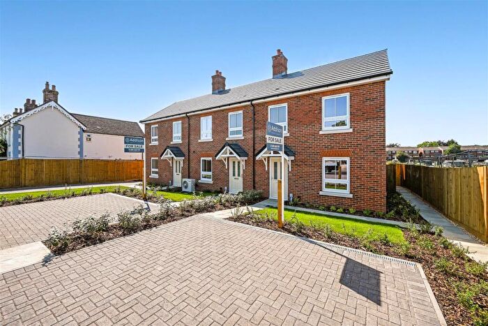 3 Bedroom End Of Terrace House For Sale In Osborne Road, Warsash, SO31