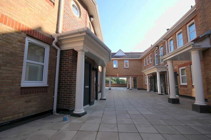 2 Bedroom Flat To Rent In The Courtyard, High Street, Staines-Upon-Thames, Middlesex, TW18