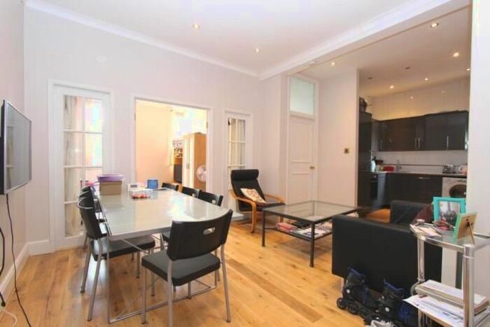 3 Bedroom Flat To Rent In Cromwell Road, London, SW5