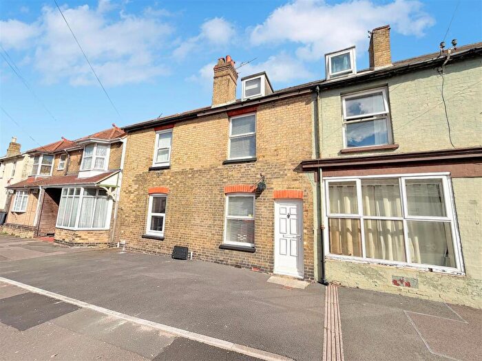 3 Bedroom Terraced House For Sale In Clarence Road, East Cowes, PO32