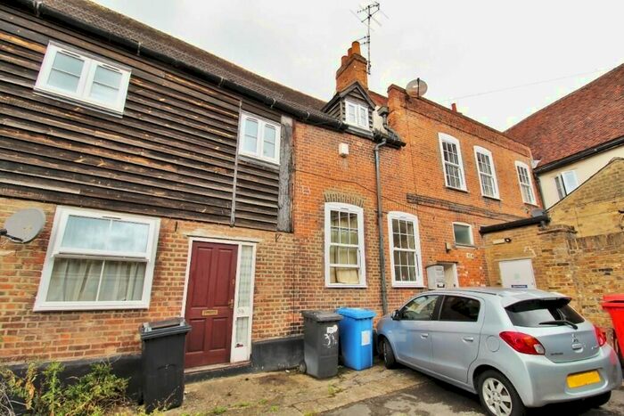 2 Bedroom Flat To Rent In High Street, Ware, SG12