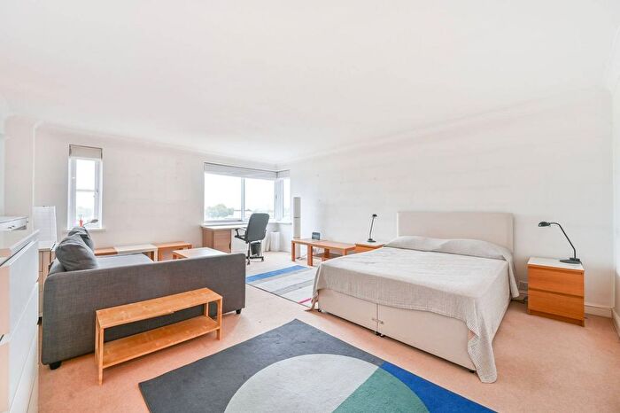 Studio For Sale In Kensington Place, Hillgate Village, London, W8