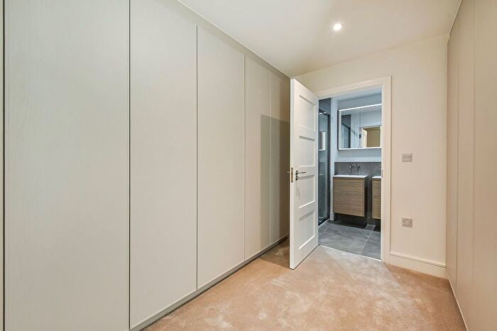 3 Bedroom Flat To Rent In Kingsway, Hove, BN3
