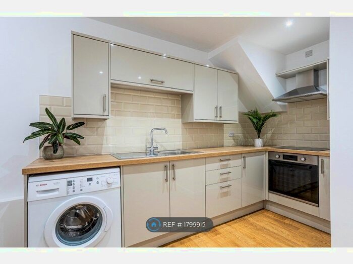 1 Bedroom Flat To Rent In Station Lane, Featherstone, Pontefract, WF7