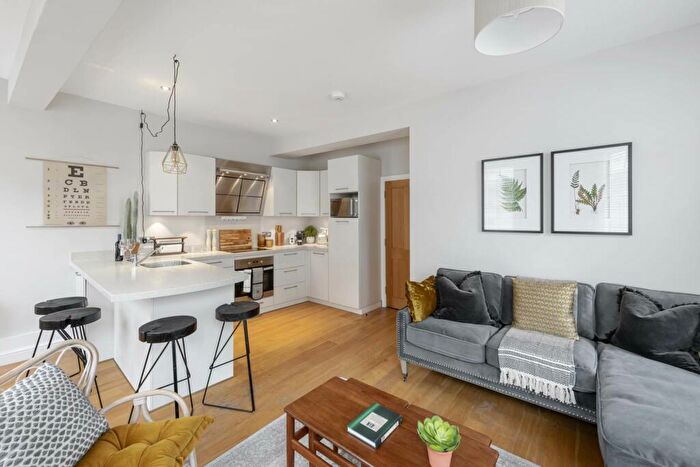 2 Bedroom Apartment To Rent In Flat, Union Passage, Bath, BA1