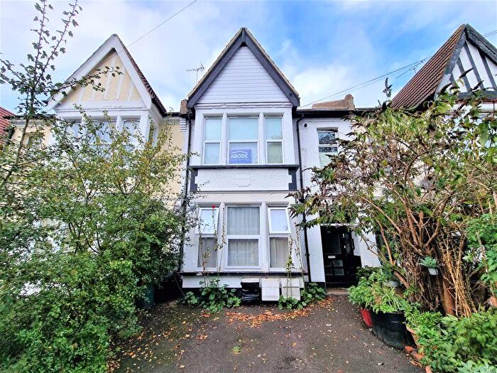 1 Bedroom Flat To Rent In Valkyrie Road, Westcliff-On-Sea, SS0