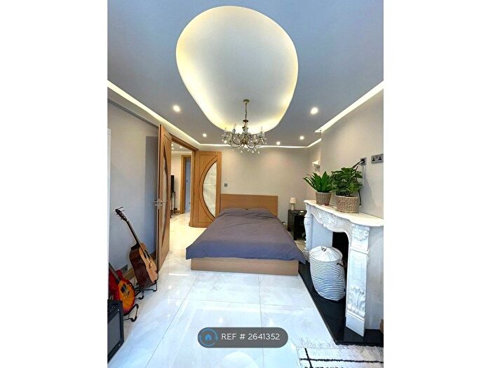 2 Bedroom Flat To Rent In Townshend Court, London, NW8