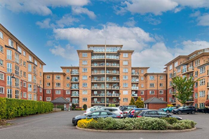2 Bedroom Flat To Rent In Glebelands Close, North Finchley, N12