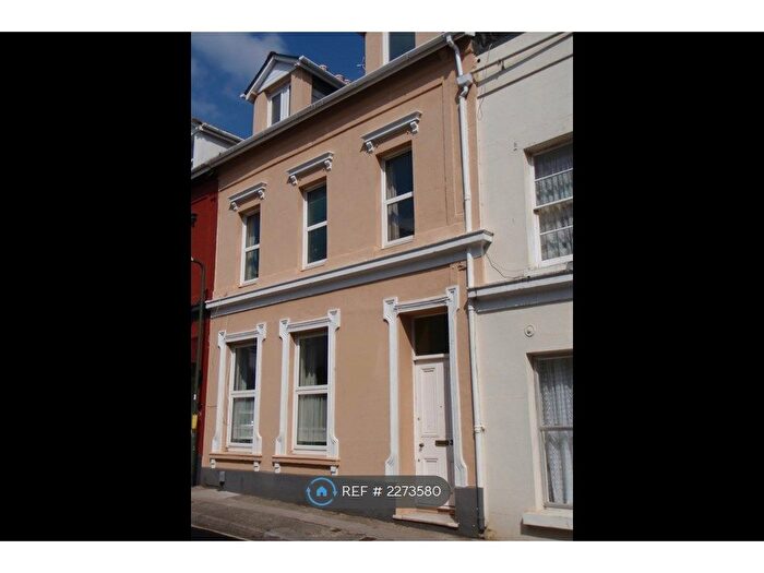 3 Bedroom Flat To Rent In New Street, Paignton, TQ3