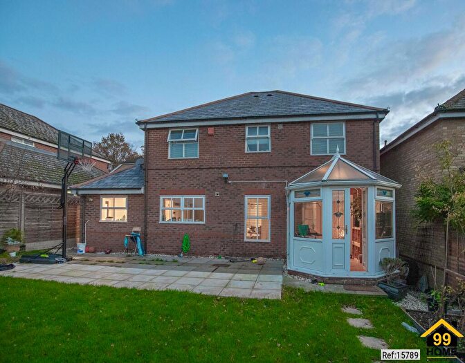 4 Bedroom Detached House To Rent In Corfield Road, Enfield, Greater London, N21