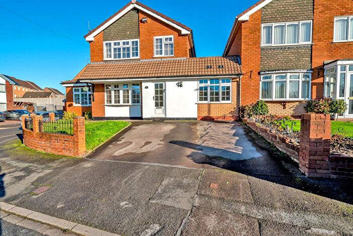 4 Bedroom Detached House For Sale In Barns Close, Walsall, WS9