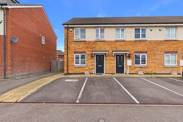 2 Bedroom End Of Terrace House For Sale In McLaren Gardens, Spalding, Lincolnshire, PE11