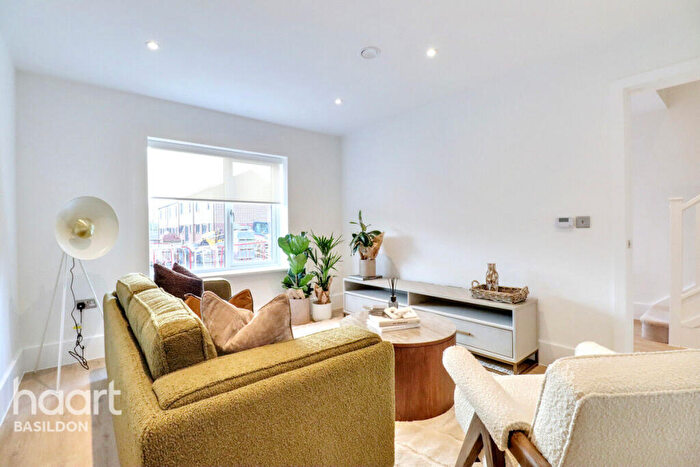 3 Bedroom End Of Terrace House For Sale In Sheppard Mews, Basildon, SS14