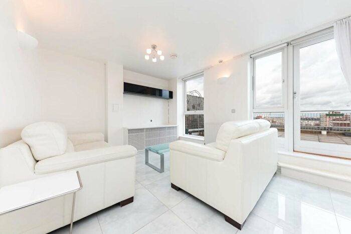 3 Bedroom Flat To Rent In Wenlock Street, Old Street, N1