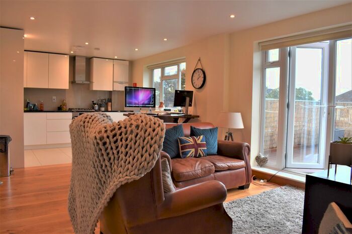 2 Bedroom Flat To Rent In Lewin House, Laleham Road, Staines-Upon-Thames, TW18