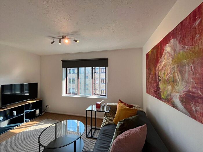 1 Bedroom Flat To Rent In Transom Square, London, E14