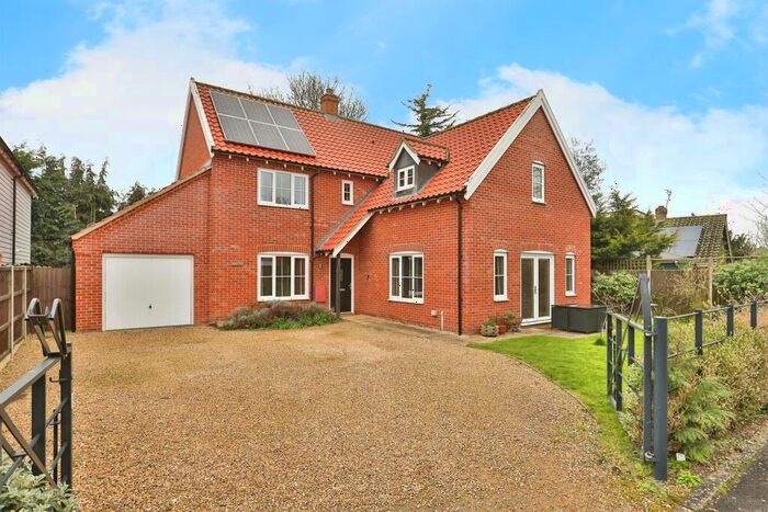 4 Bedroom Detached House For Sale In Ron Fielder Close, Salhouse, Norwich, NR13